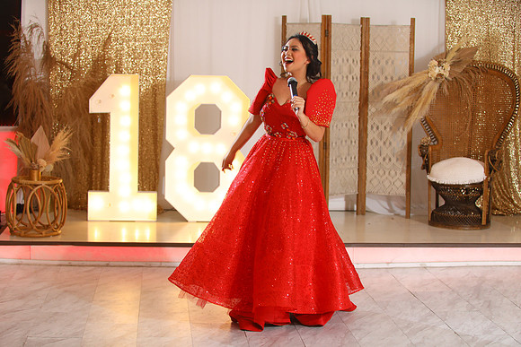 Nicole-190