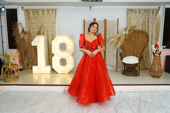 Nicole-233