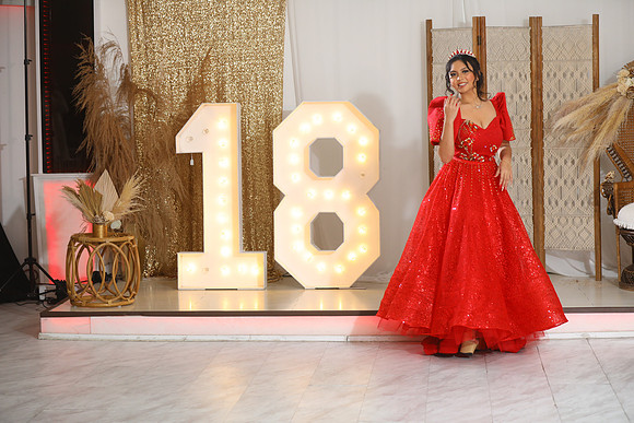 Nicole-318
